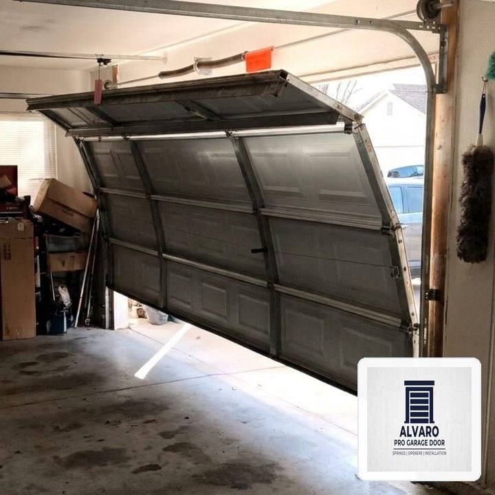 Alvaro Pro Garage Door in Northbrook, IL: Heavy-Duty Steel Section Strut & 11-Gauge Hinge Reinforcement - Northbrook, IL
